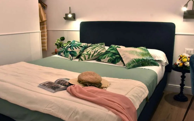 Gloden House Apartments