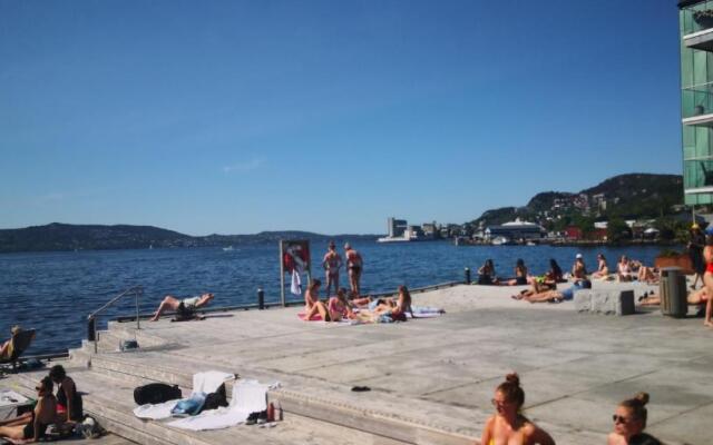 Eksklusiv & idyllisk leilighet i Sandvikensjøfront