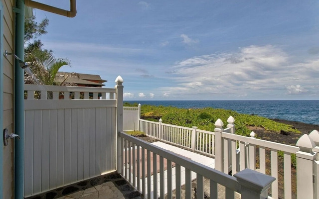 Paradise Ocean View 2 Bedroom Home by RedAwning