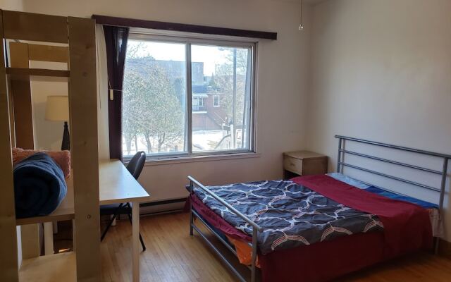 Apartment near Metro Monk Station