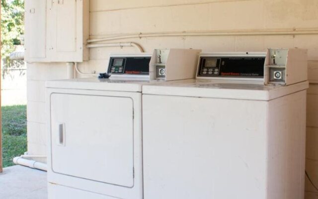 Nassau Holiday Motel