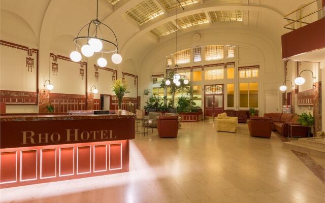 Rho Hotel