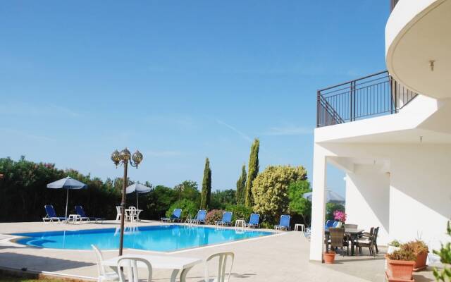 Impressive Large Villa Huge Heated Pool Garden
