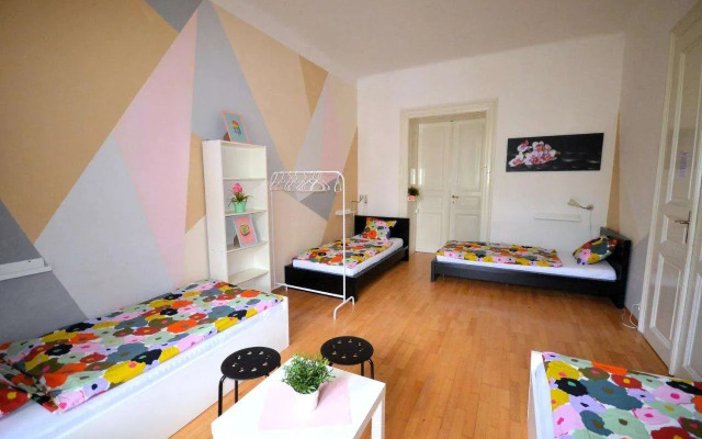 Travel & Joy backpackers