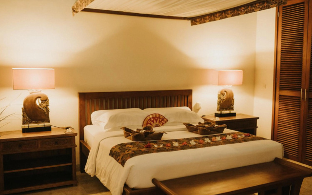 Aloka Bahari Villas – Guest Rooms – Tembok