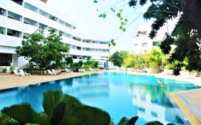 Fantastic 2 bed With Huge Balcony & sea Views