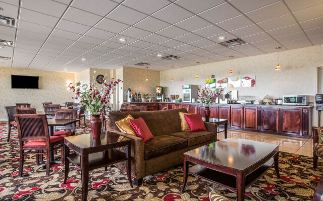 Quality Inn & Suites near Lake Eufaula