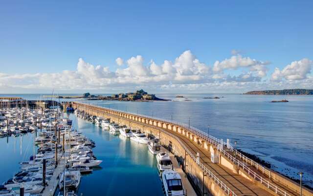 Radisson Blu Waterfront Hotel, Jersey