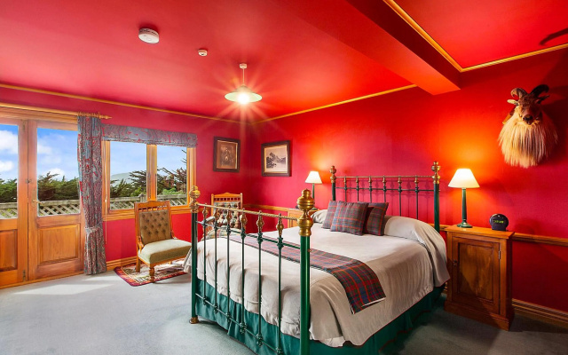 Larnach Lodge – Guest Rooms – Dunedin