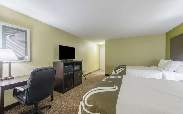 Cardinal Inn & Suites