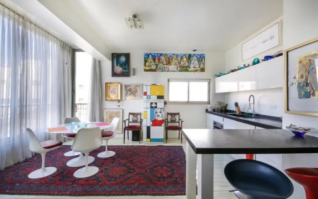 Trumpeldor - 2 Bed Apartment of Art!