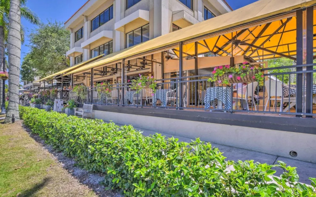 Updated Dtwn Naples Condo: Across From Beach!