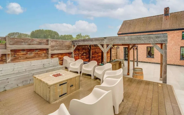 Lush Holiday Home in Vlaanderen With Private Pool