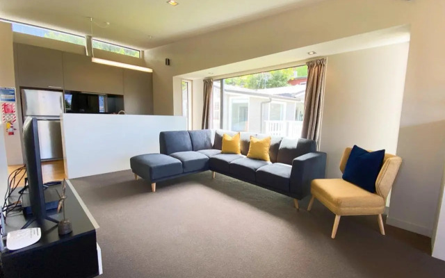 Tekau - Modern holiday apartment with lakeview