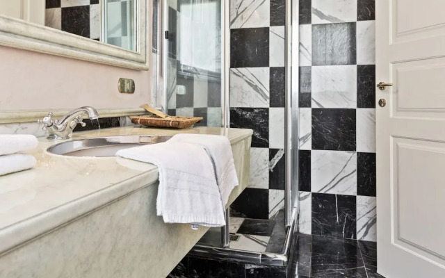 Residence Located on the Shores of Lake Maggiore