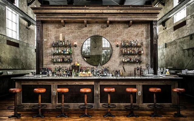 Charming Downtown Carriage Apartment
