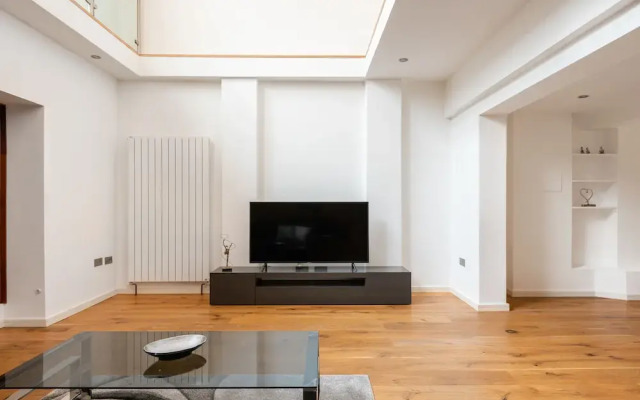 Platinum Apartment in Camden 9946