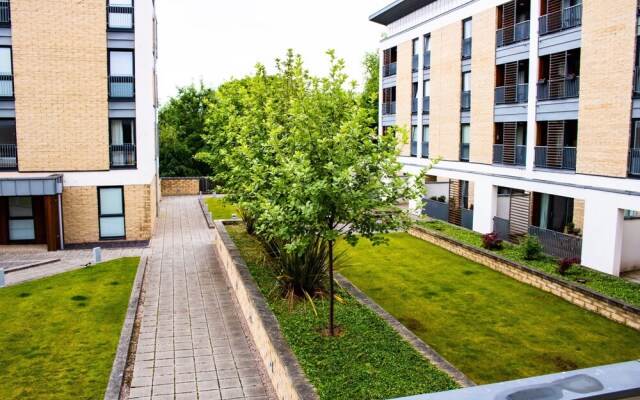 2 Bedroom 2 Bathroom Flat
