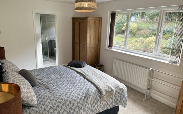 Impeccable 4-bed House in Bournemouth