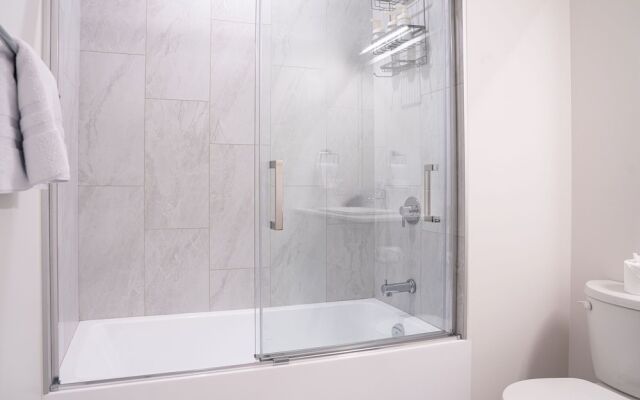 Drop In Condo by Revelstoke Vacations