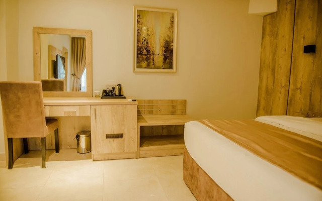 Pinnatech Suites