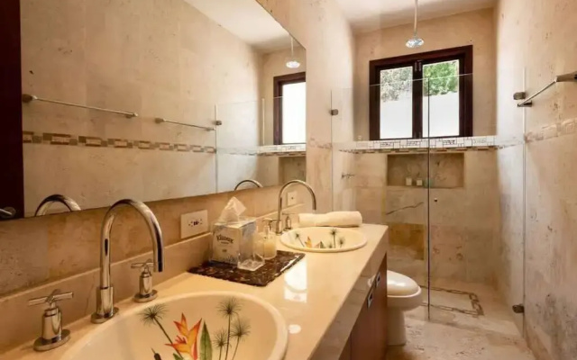 Luxury Apartment– Private Pool & Rooftop Jacuzzi