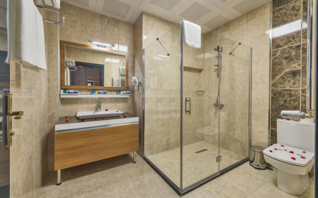 Business Life Hotel Gunesli