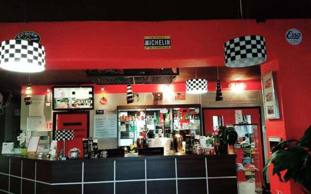 Kyriad Design Enzo Cannes-Écluse