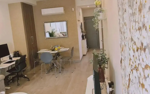 29 LIM - Downtown Retreat