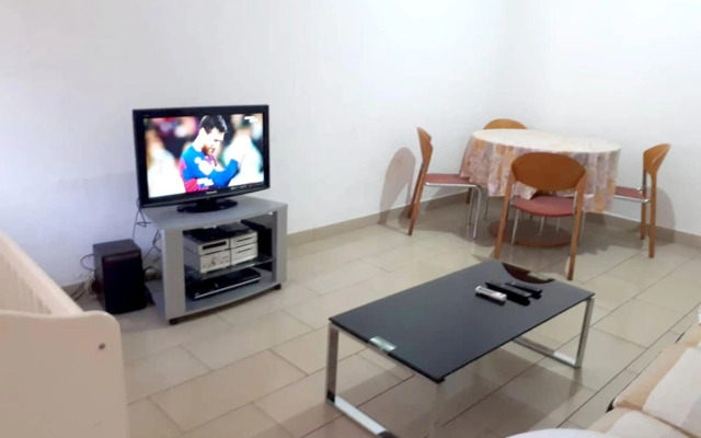 One bedroom appartement with balcony and wifi at Douala