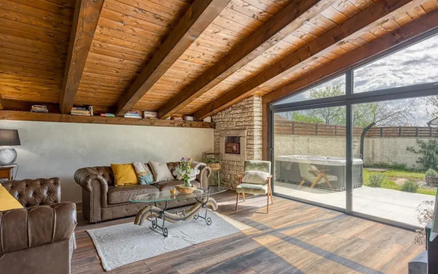 Villa Capadinka With Whirlpool