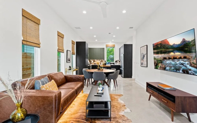 Stylish 2 Bedroom Retreat in South Austin