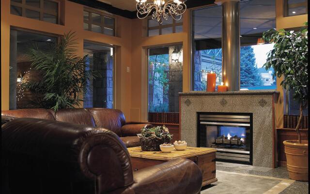 Pinnacle Hotel Whistler Village