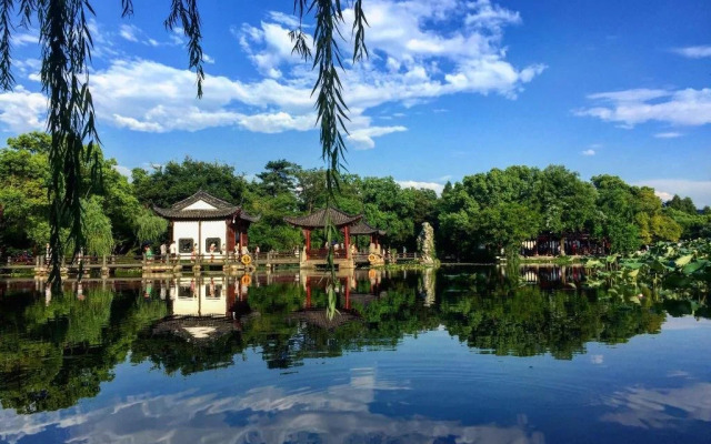 Plum Bamboo Resort Hotel Hangzhou