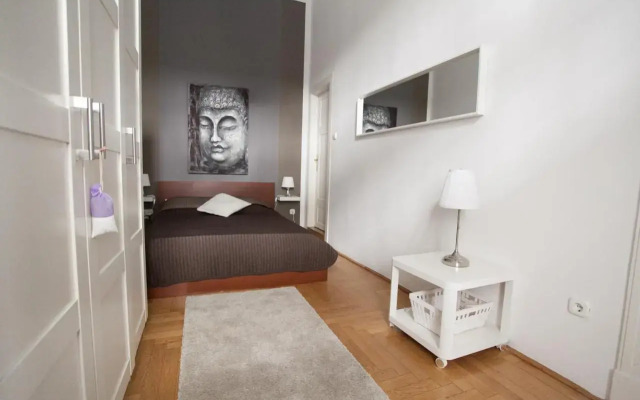 Modernized Condo for 6ppl CENTER