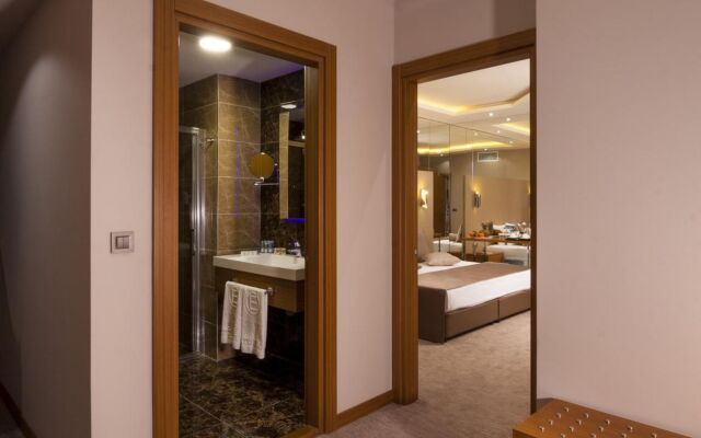 Majura Hotel