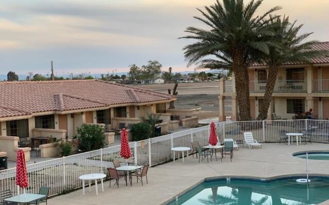 Calipatria Inn And Suites