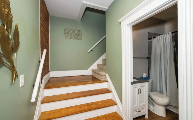 Ludlow Lodge w/ City Views