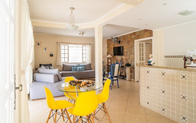 Linda casa no condomínio Morada da Praia