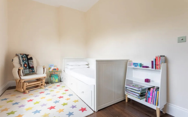 Bassett Road XII by Onefinestay