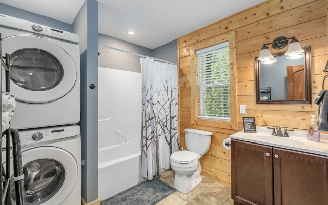 Nature Acres 1 Bedroom Home by NW Comfy Cabins