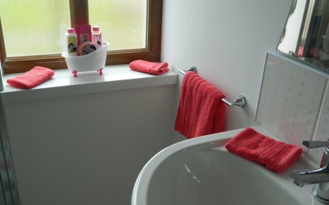 Hookless Holiday Homes