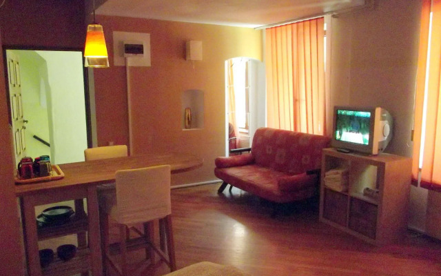 Main Square Apartments & More