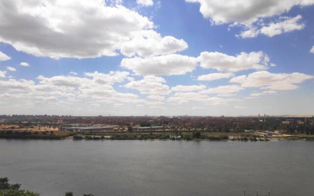 Nile Pyramidal View Apartment