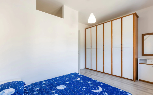 Snug apartment in Lesa with balcony