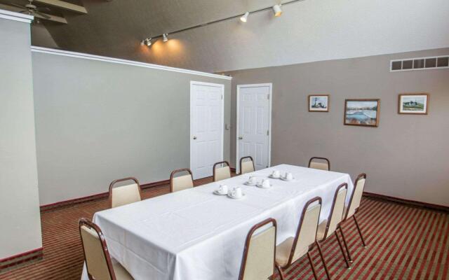 Rodeway Inn Lakeville