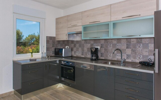 Beautiful Home in Trogir With Sauna, Wifi and 6 Bedrooms