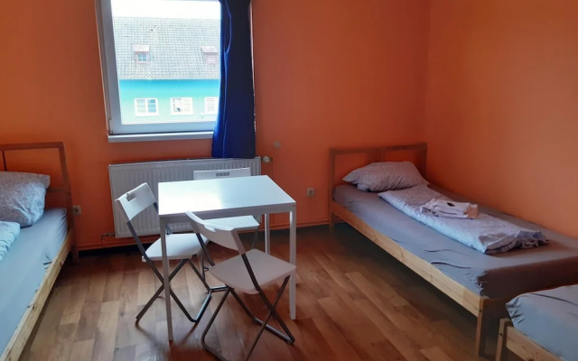 2-Rent Group Hostel Rooms&Apartments TUB19A