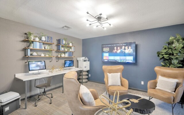 Lovely Midland Getaway With Fitness Center