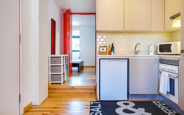 Bright Maida Vale Apartment